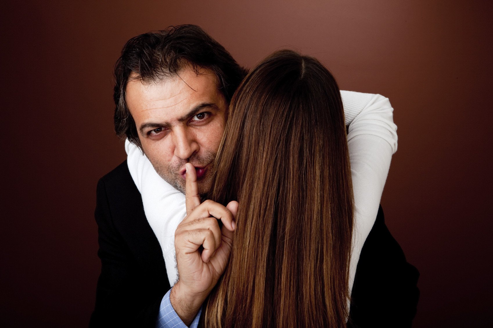 7 верных признаков, что ваш муж или парень изменяет
