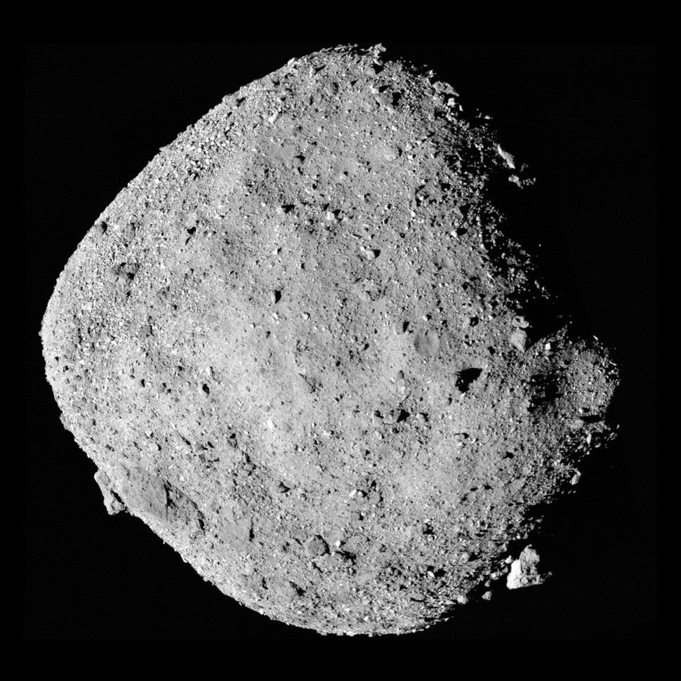 На Землю доставлены образцы астероида Бенну после семилетнего путешествия на расстояние 6,2 млрд километров