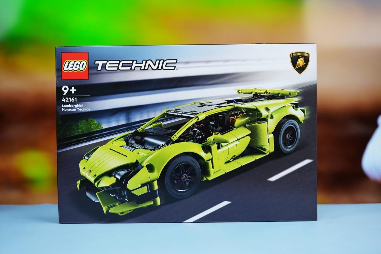 Необычное приглашение на презентацию Redmi K70. Журналисты получили конструктор Lego с суперкаром Lamborghini