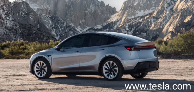  Tesla выходит на новый уровень сервиса: Новая Model Y самостоятельно приехада к своему покупателю