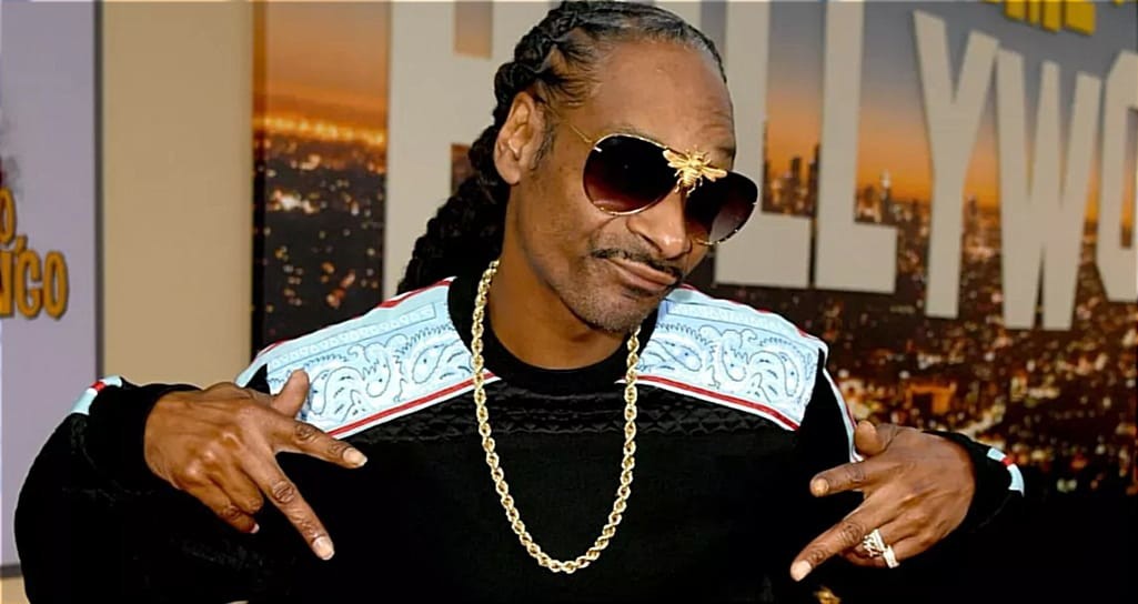 От рэпа к футбольному полю: Snoop Dogg стал совладельцем футбольного клуба «Суонси»