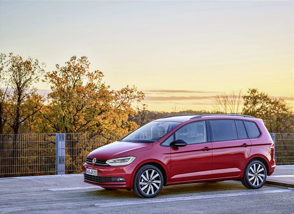 От 3,15 млн рублей: в РФ возобновили продажи семиместных Volkswagen Touran