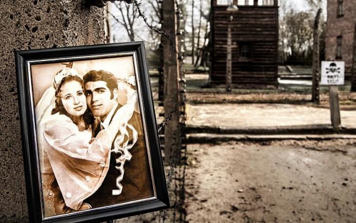 Фотографии 4-х поколений одной семьи, расположенных на территории лагеря смерти Освенцим