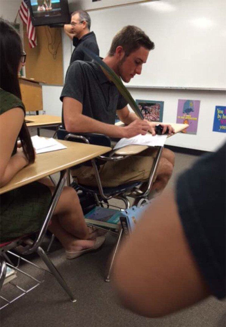 7. Он попросил учителя одолжить ему ручку.