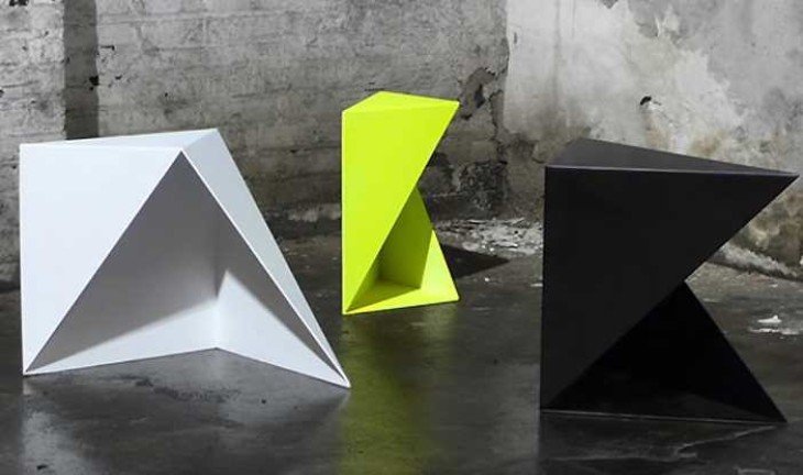 Контрастная геометрия: Джорджия О’Ки с ее нестандартным кубом-столиком из Грузии
