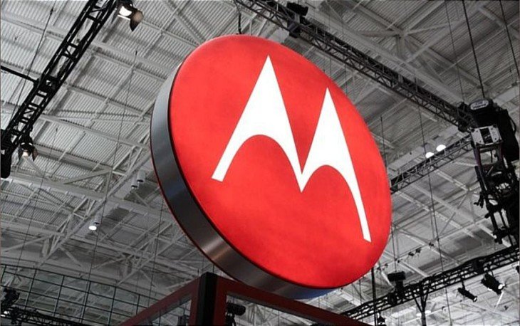 Взрывной инцидент: новенький смартфон Motorola взорвался при зарядке
