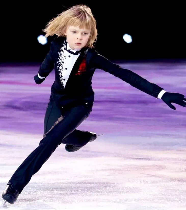  Яна Рудковская рассказала, как её сын Александр Плющенко ежедневно играет в футбол