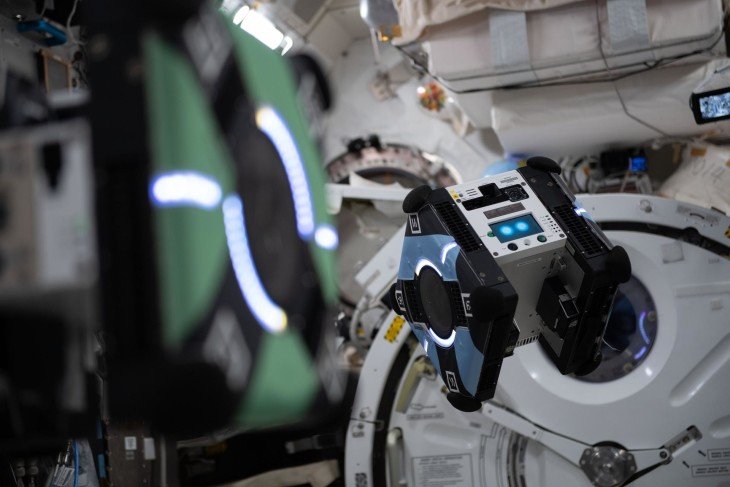 Робот Astrobee выполнил автономный манёвр на МКС